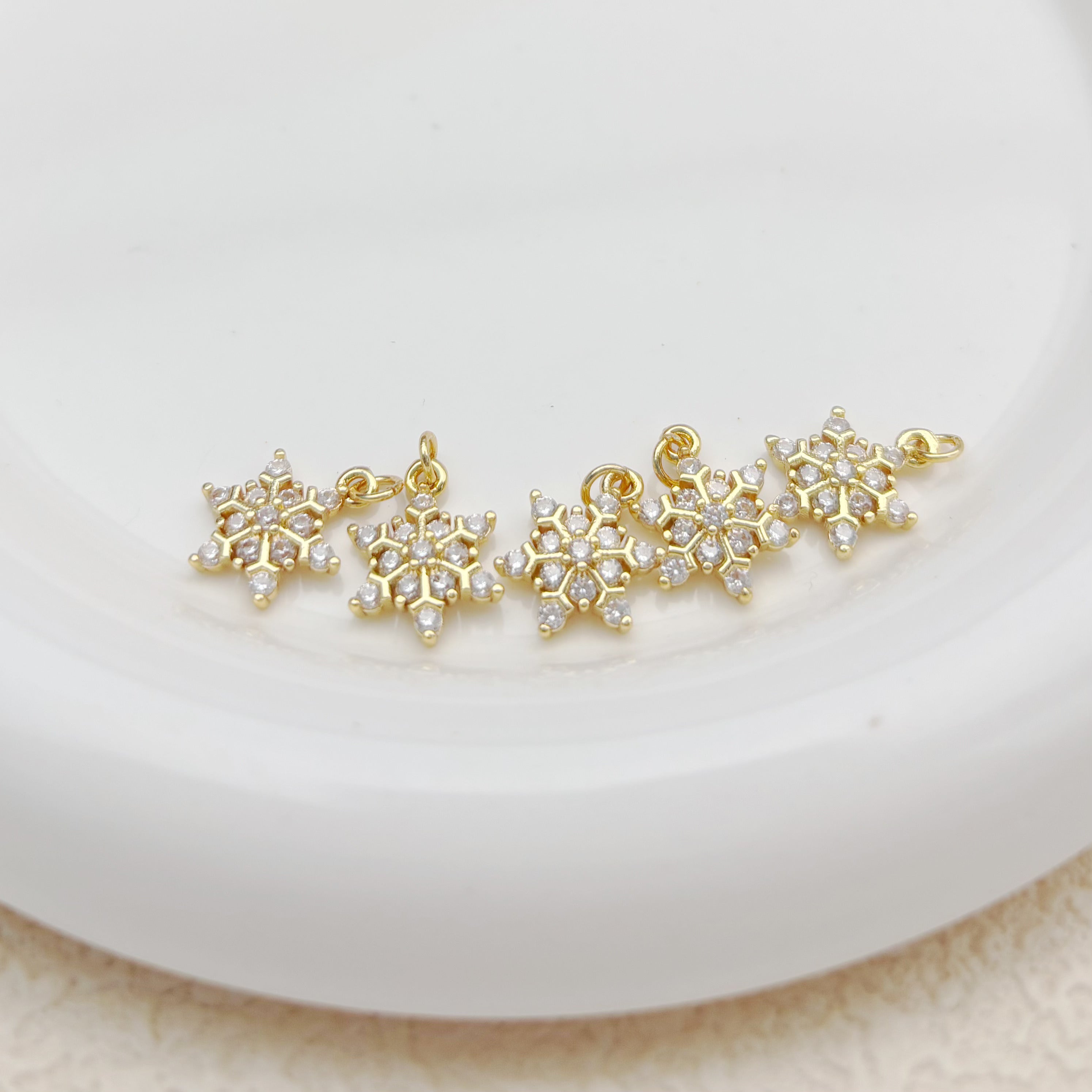 ジルコニアのスノーフレークチャーム