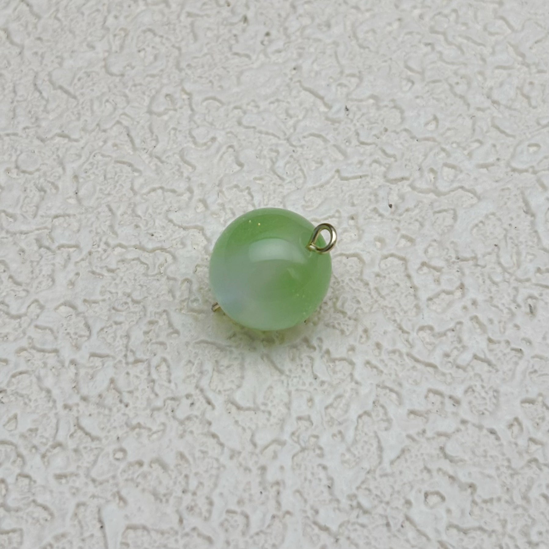 12mm | 紫外線で色が変わるビーズ（ミントグリーン→ラベンダー柄）