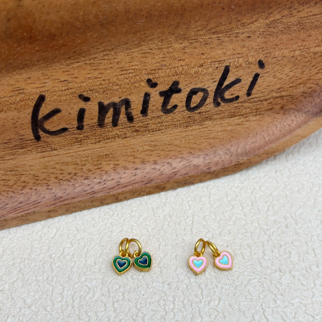 エポキシ加工のツートンカラーハートチャーム（金具付き）