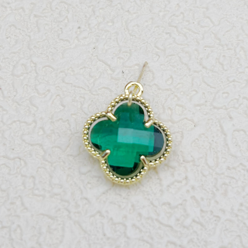 カラフルなクリスタルの四つ葉チャーム（変色防止加工）