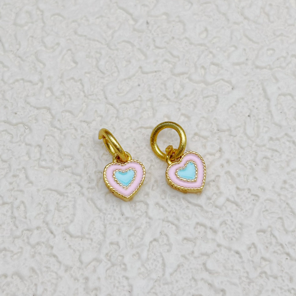エポキシ加工のツートンカラーハートチャーム（金具付き）