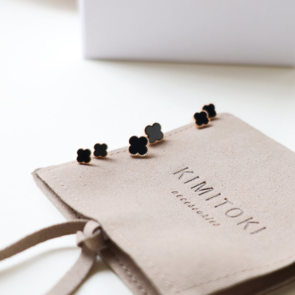 四つ葉のクローバー 黒曜石ピアス（3サイズ・シルバー／ゴールド）SV925