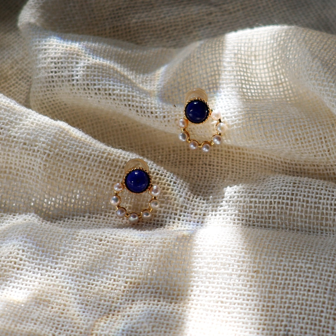 優雅な輪 | ラピスラズリとパールのピアス