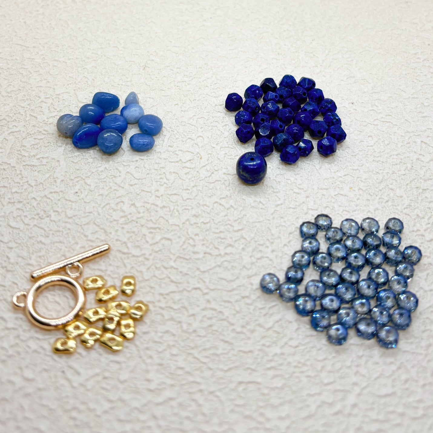 ラピスラズリと × オーロラブルービーズのネックレス＆ブレスレット