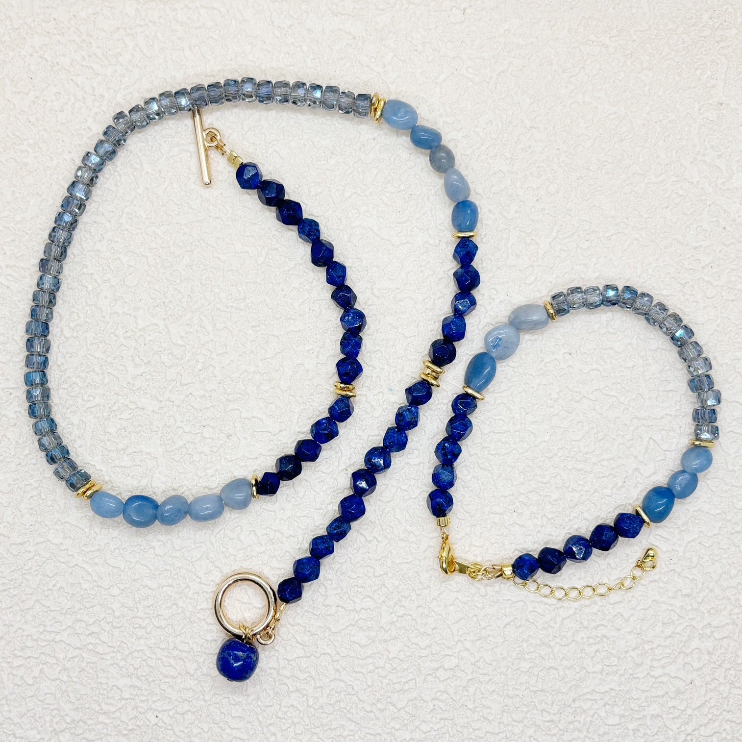 ラピスラズリと × オーロラブルービーズのネックレス＆ブレスレット