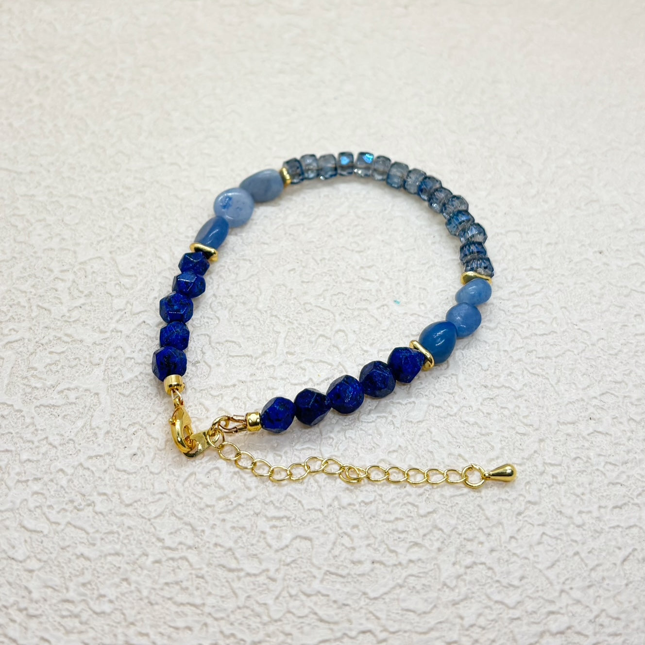 ラピスラズリと × オーロラブルービーズのネックレス＆ブレスレット