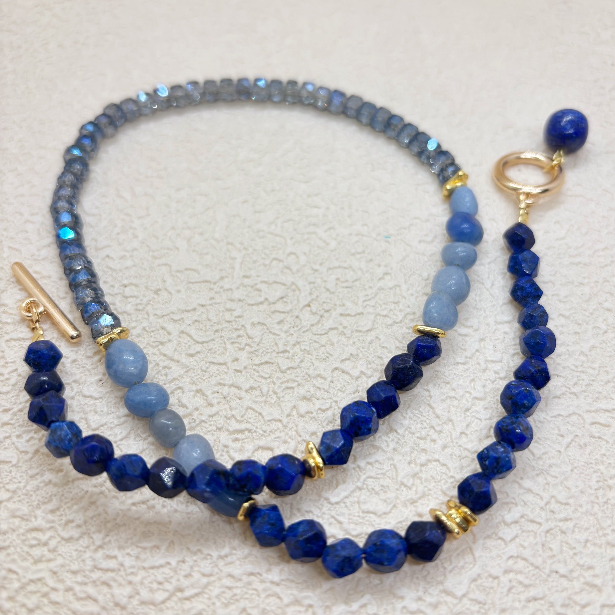 ラピスラズリと × オーロラブルービーズのネックレス＆ブレスレット